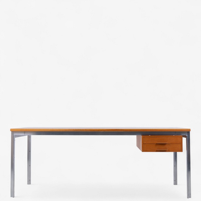 Poul Kjærholm / Fritz Hansen.
PK 55 - Work table/desk with top and drawer module in Oregon pine and steel 
frame. From 1985. Manufacturer