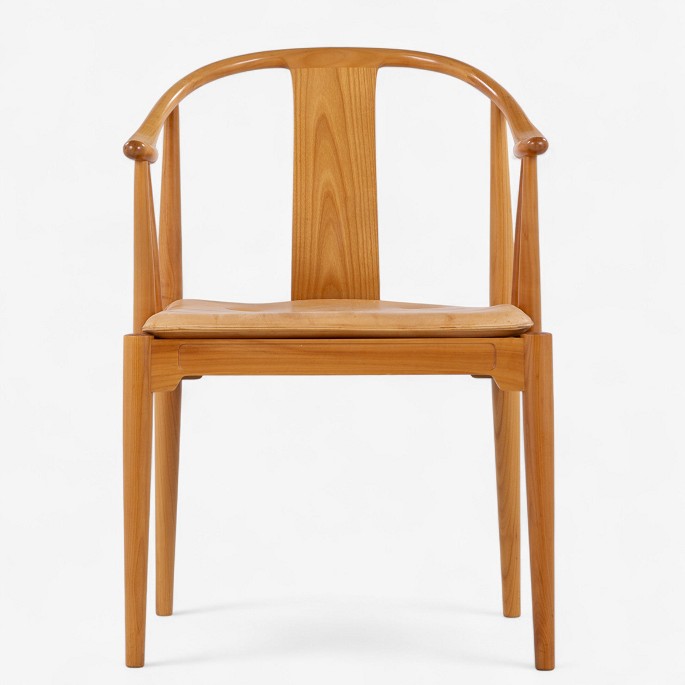 Hans J. Wegner / Fritz Hansen.
FH 4283 - Chinese chair in cherry with cushion in patinated natural leather. 
Manufacturer