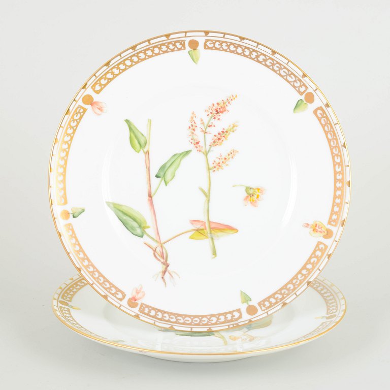 Bing & Grøndahl “Flora Danica” style.
2 lunch plates, 1920s.