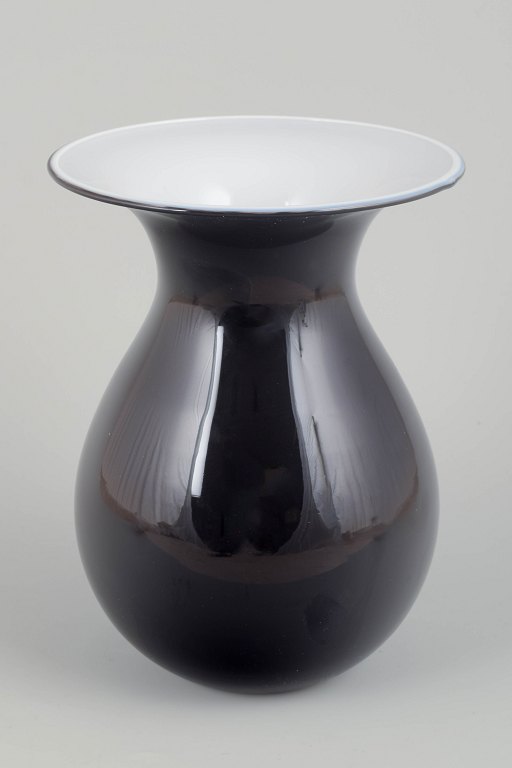 Peter Svarrer for HolmegaardVase “Shape”, slutningen af 1900-tallet.