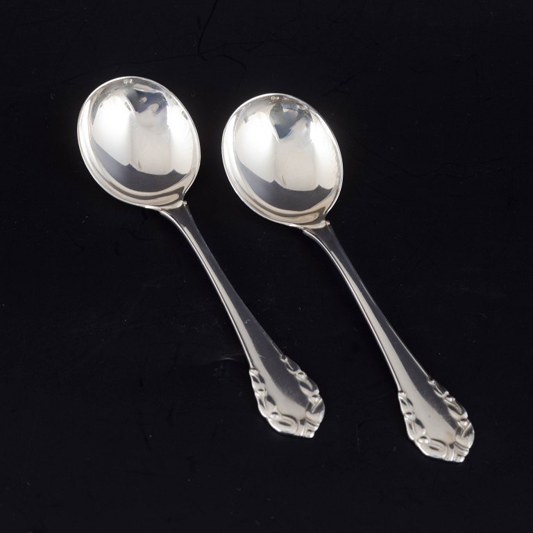 Georg Jensen2 marmeladeskeer, “Liljekonval”, 1945–51.