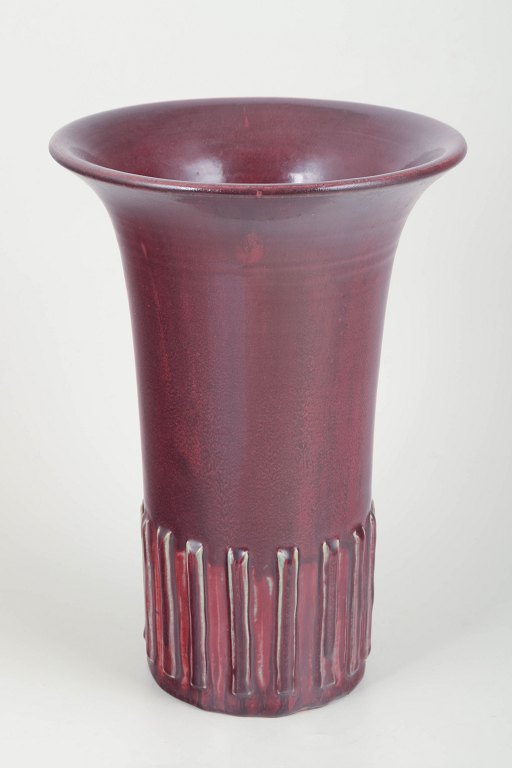 Thorkild Olsen for Royal Copenhagen.Stor vase i okseblodsglasur, dateret 4-3-1933.