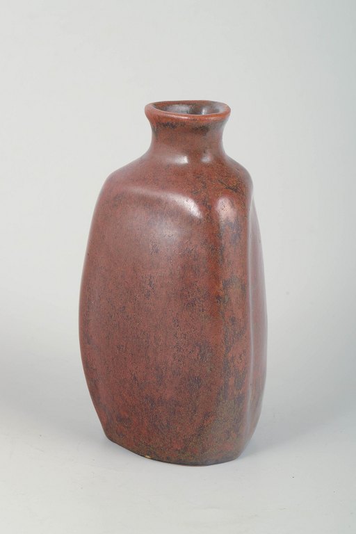 L. HjorthTrekantet vase, midt 1900-tallet.