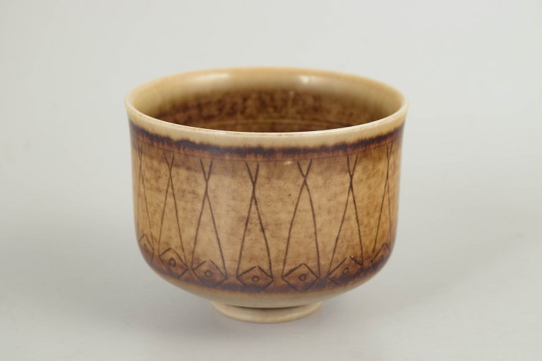 John Andersson for Höganäs, bowl.