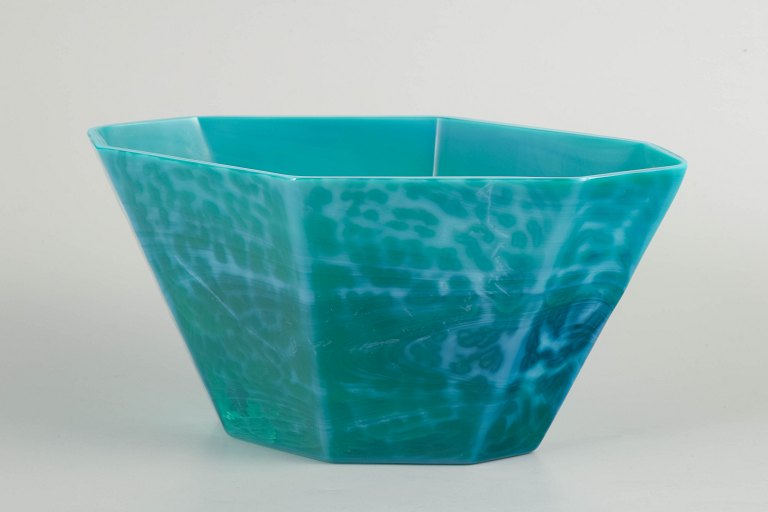 Pukeberg, large octagonal art glass bowl.