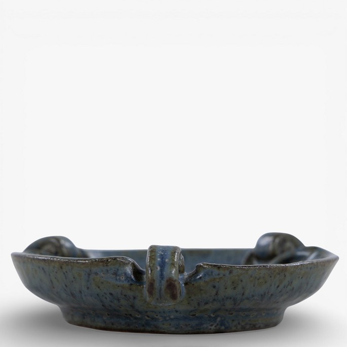 Arne Bang.Lille fad i stentøj m. blågrøn glasur. Signeret.1 stk. på lager