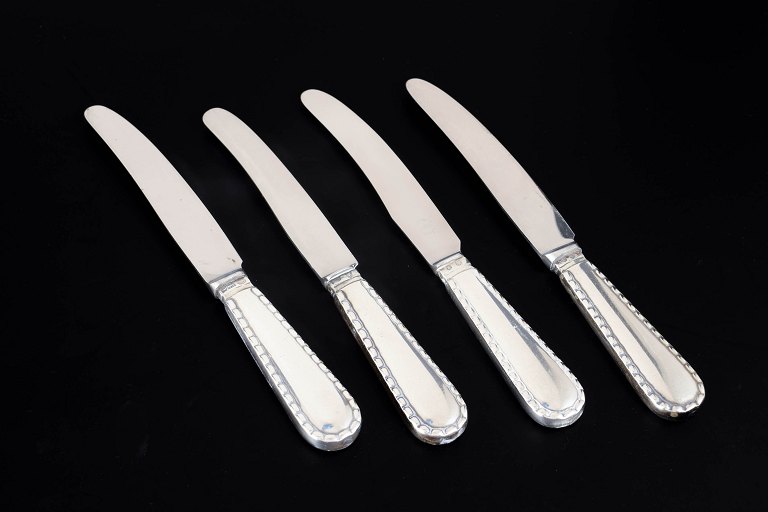 Georg Jensen, sæt af fire knive, Perle.