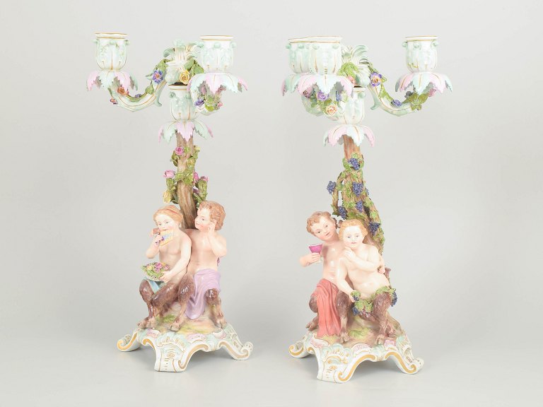 Meissen, et par tre-armede lysestager.