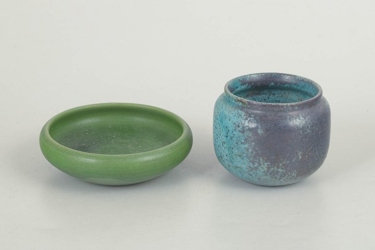 Svend Hammershøi for Kähler, lille vase og fad.