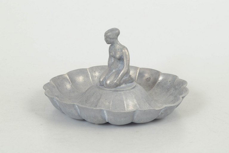 Just Andersen, tin skål med figur.