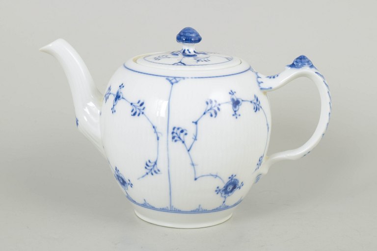 Royal Copenhagen musselmalet riflet tekande.