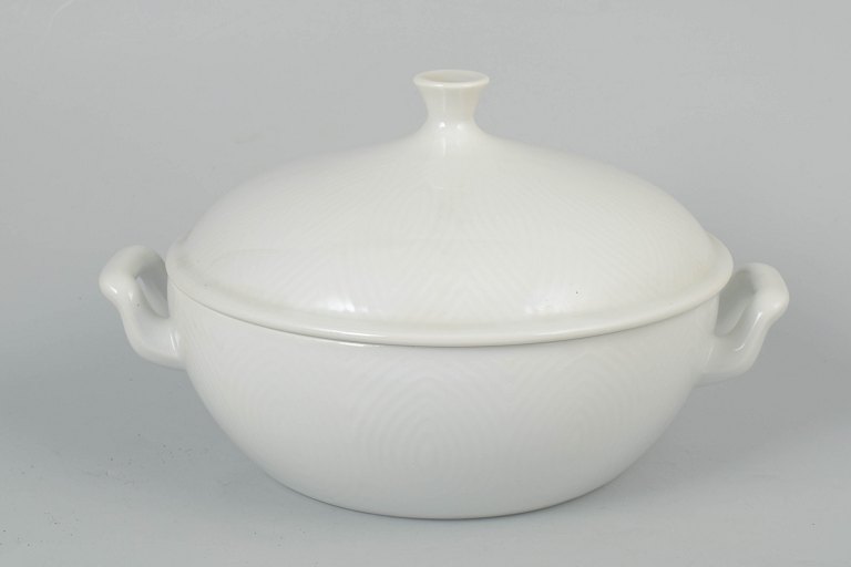 Axel Salto for Royal Copenhagen, terrin med låg.