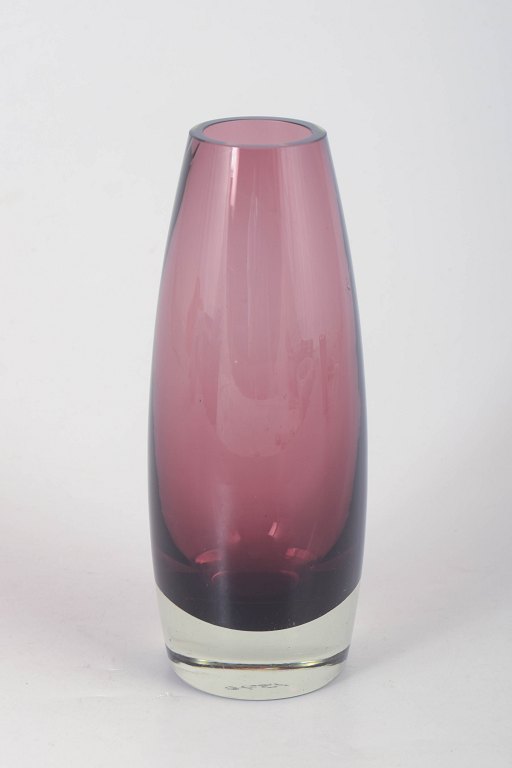 Tamara Aladin for Riihimäen Lasi vase.