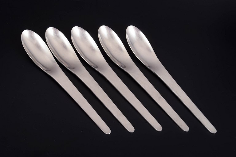 Arne Jacobsen for Anton Michelsen, sæt med fem middagsskeer.